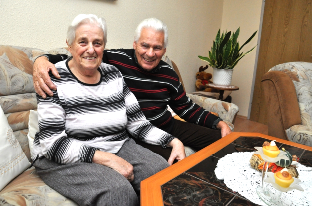 Ilse und Heinz Loesch - vor 35 Jahren haben sie sich gesucht und gefunden. Heute lebt das Rentnerehepaar glücklich und zufrieden in Retzow. Fotos: Simone Herbst