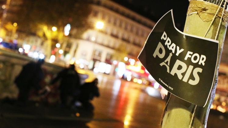 Nach Attentaten von Paris - Panik am Platz der Republik