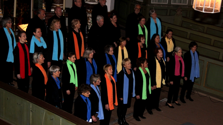 Der Rellinger Chor Gospeltrain unter Leitung von Kantor Oliver Schmidt zog die Besucher in seinen Bann.  