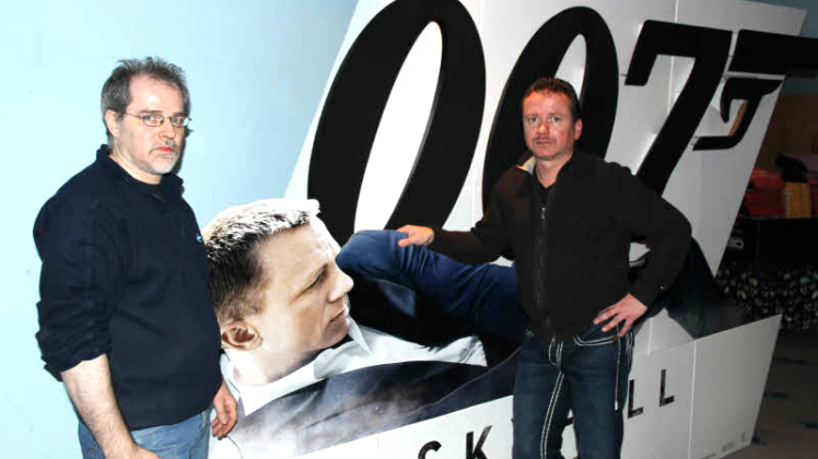 Freut sich auf den neuen Blockbuster: Am 6. November startet auch bei Thomas Otter (l.) im Mega Movies der neue Bond „Spectre“.