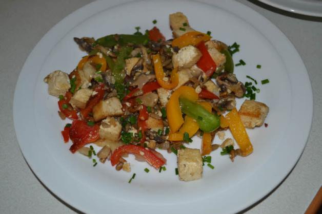 Lecker: Tofu-Gemüse-Pfanne Lecker: Tofu-Gemüse-Pfanne