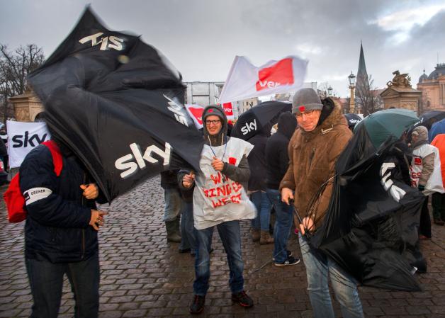 Call-Center-Mitarbeiter von Sky protestieren