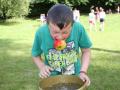  Jonas Höcker aus Jabelitz fischte beim diesjährigen Kindercamp einen Apfel aus dem Wasser.  