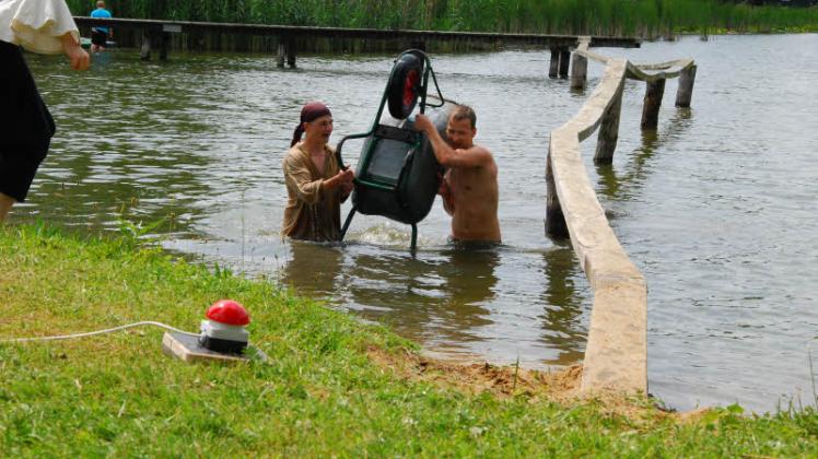 Nicht immer erreichten die Teilnehmer das Ufer trocken.  