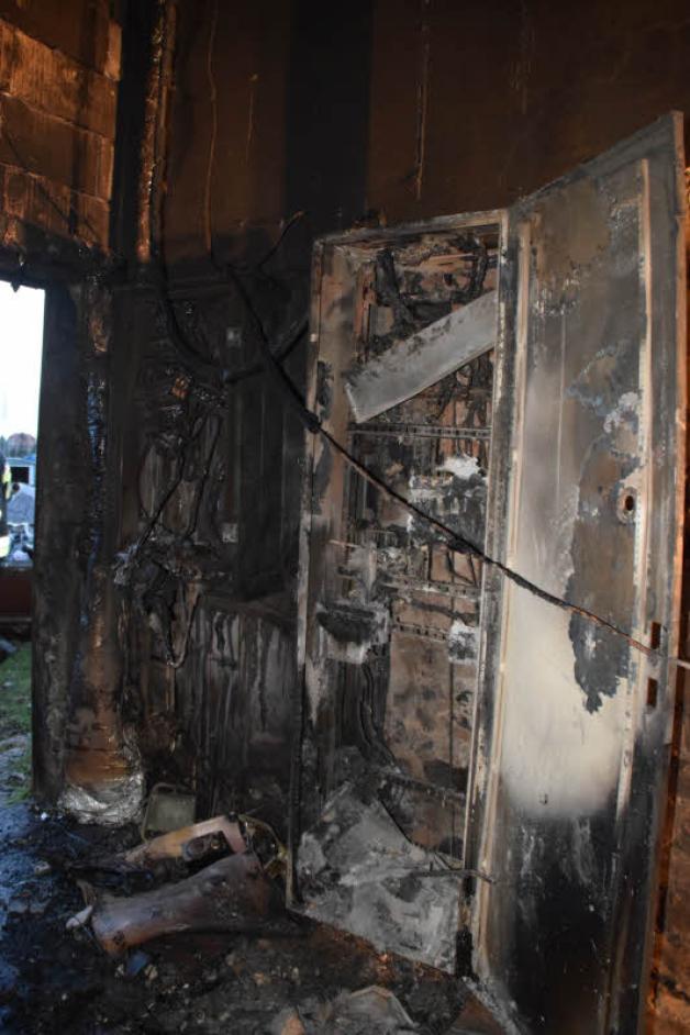 Ein vom Feuer zerstörter Elektro-Schaltschrank im Heizraum. Ein vom Feuer zerstörter Elektro-Schaltschrank im Heizraum.