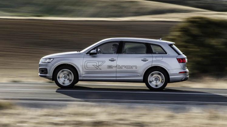 Das 2,5 Tonnen schwere SUV Audi Q7 E-tron sprintet in sechs Sekunden auf Tempo 100. 