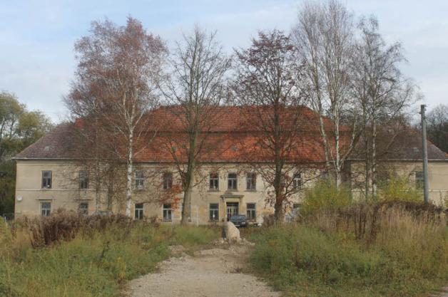 Das Schloss Neuhof bei Bibow wird seit einem knappen Jahr restauriert. Gegenwärtig sind die neuen Besitzter bei der Sanierung von zehn der insgesamt 48 Räume.