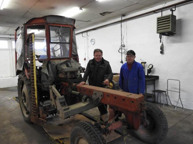 Horst Ohlhöft (l.) und Horst Strebel neben dem GT 124. Horst Ohlhöft (l.) und Horst Strebel neben dem GT 124.