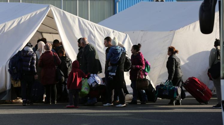 Flüchtlinge gehen in Zelte - So sah es bislang in Rostock aus. 