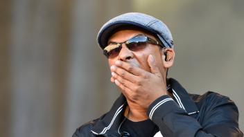 Xavier Naidoo tritt doch nicht beim ESC 2016 an. Das sorgt für Diskussionen.