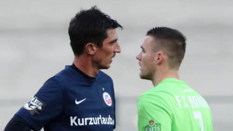 Bediente Hanseaten Marco Kofler (links) und Marcel Schuhen nach dem 2:3 beim FC Rot-Weiß Erfurt: „Es ist bescheuert, jede  Woche das Gleiche erzählen zu müssen.“  
