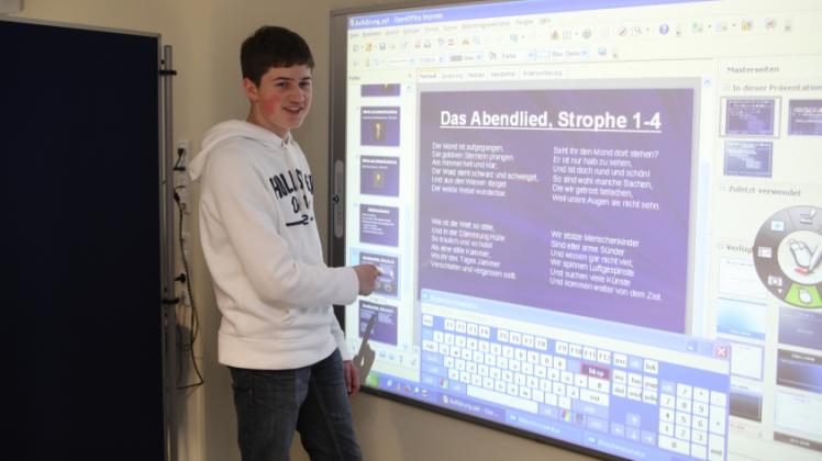 Lernen im digitalen Zeitalter: Das interaktive Whiteboard soll Lehrer und Schüler an den Schenefelder Schulen bei der Unterrichtsgestaltung bereichern. 