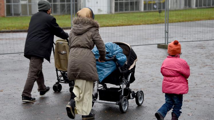 Flüchtlinge auf dem Gelände der Erstaufnahmeeinrichtung in Boostedt. Es kommen mehr Familien nach SH. 