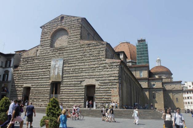 In San Lorenzo in Florenz fand Niels Stensen die letzte Ruhe. Unter der Kuppel der angrenzenden Kapelle befindet sich die Grablege der Medici.