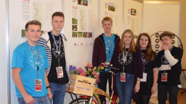 Geschichte mit dem Rad erleben: Die Schüler vom Eldenburg-Gymnasium unternahmen zusammen mit weiteren Interessierten eine 232 Kilometer lange Fahrradtour an der innerdeutschen Grenze.  