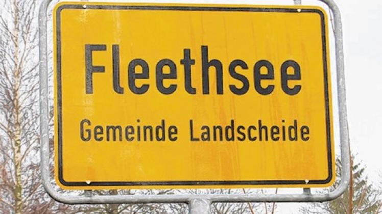 Ein "e" zu viel: Das neue Ortsschild von Flethsee. Foto: Rosenburg
