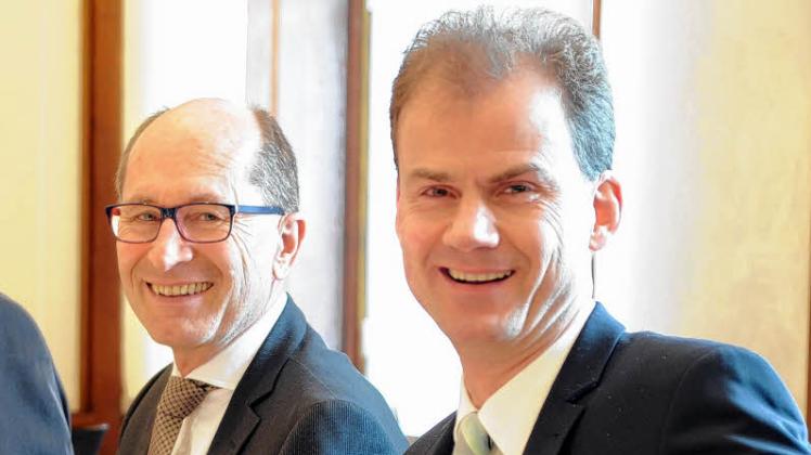 Der Vorstandsvorsitzende der Sparkasse Mecklenburg-Schwerin, Kai Lorenzen (r. mit Vorstandsmitglied Ulrich Kempf)  