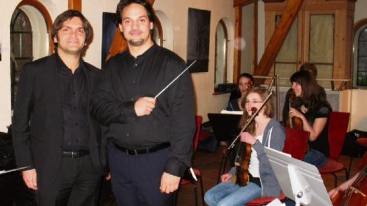 Dirigenten der "Störphonie": Diego Naser (l.) und Darwin Aquino.