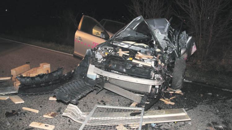 Autofahrer Stirbt Bei Schwerem Unfall Auf Der B76 | SHZ