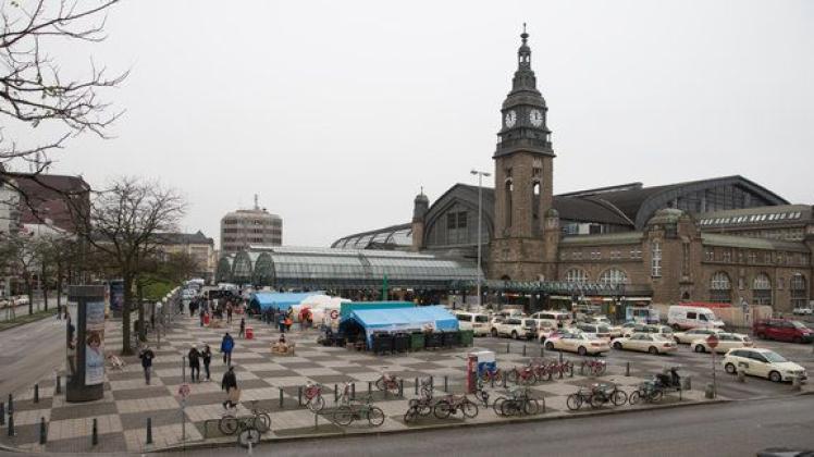 Tagesstätte für Flüchtlinge vor dem Hamburger Hauptbahnhof.