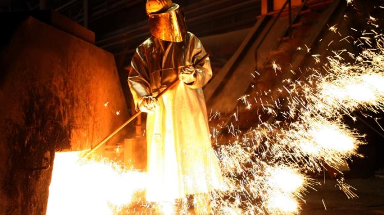 Die hiesige Stahlindustrie stellt sich der Energiewende, sie kommt dadurch aber immer mehr in Bedrängnis und fürchtet den billigen Stahlexport aus Fernost.  