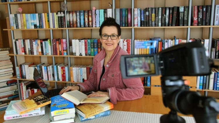 Im Trend: Andrea Koßmann stellt Buchkritiken per Video ins Netz.  