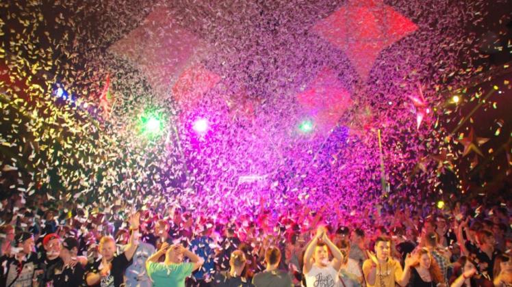 Tanzen bis in den frühen Morgen: In der Kongresshalle gibt es am ersten Weihnachtstag „Electric X-Mas“. Fotos: Veranstalter (2) 