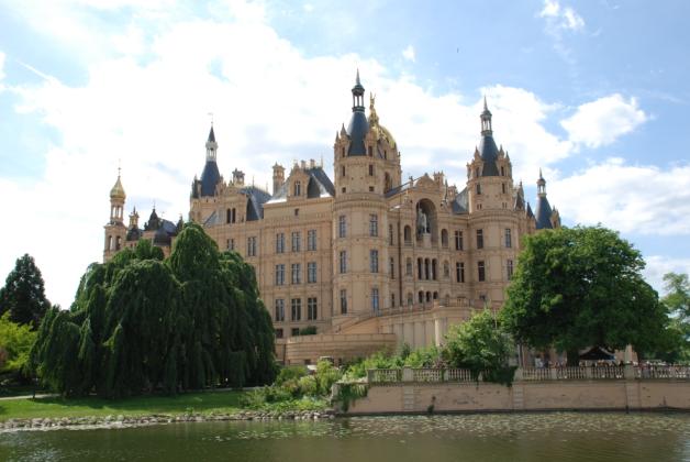 Das Schweriner Schloss ist der Anziehungspunkt für viele Touristen. Fotos: Reinhard Klawitter 