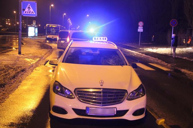 Fußgängerin stirbt in Rostock bei Zusammenstoß mit Taxi