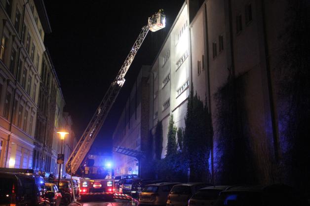 Brand in Rostocker Brauerei ausgebrochen: Feuerwehrgroßaufgebot muss brennende Laborräume löschen