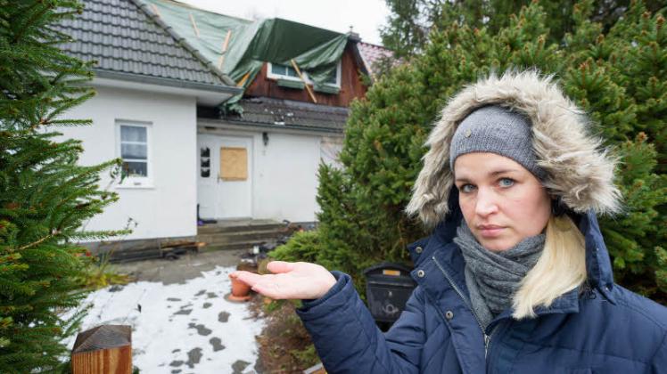 Unverschuldet obdachlos: Die Gehlsdorferin Anja Strehlau bittet um Hilfe für die befreundete Familie, die in der Silvesternacht ihr Haus im Blockweg an die Flammen verlor. Bekannte haben ein Spendenkonto eingerichtet. 