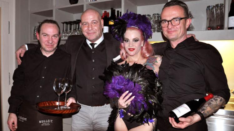Einweihungsparty mit Burlesque-Tänzerin Bele La Donna: Olaf Radtke, Jörn-Malte Ganschow und Holger Fuchs (v.l.) 