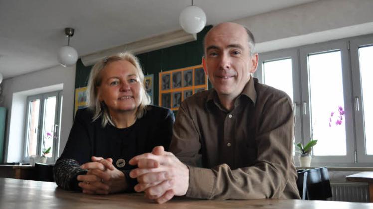 Die regelmäßigen Treffen sind für die freien Theatermacher wichtig, wissen Martina Witte und Christoph Gottschalch zu berichten. Die regelmäßigen Treffen sind für die freien Theatermacher wichtig, wissen Martina Witte und Christoph Gottschalch zu berichten.
