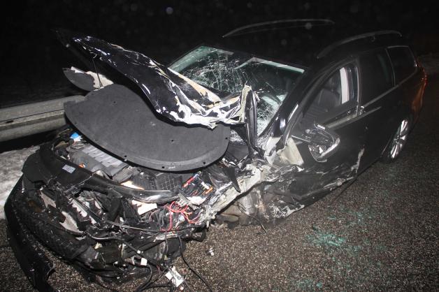 Horror-Massenunfall auf A 20 nahe Kröpelin: Sieben Autos rasen ineinander, ein Toter, sechs Verletzte Horror-Massenunfall auf A 20 nahe Kröpelin: Sieben Autos rasen ineinander, ein Toter, sechs Verletzte