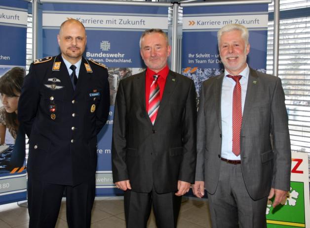 Zum Neujahrsempfang laden Oberstleutnant Thomas Sengespeick und Bürgermeister Joachim Hünecke.