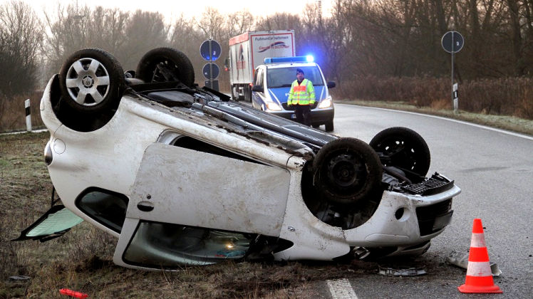 Glatteis führt zu zahlreichen Verkehrsunfällen in Rostock und Umgebung