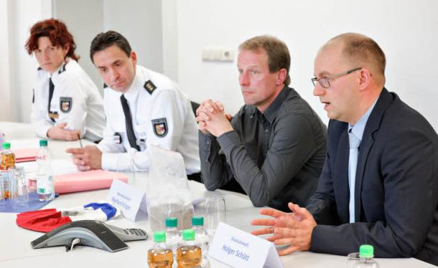 Die Ermittler: Yvonne Hanske (v. l.), Michael Ebert, Oberstaatsanwalt Reinhard Krüger und Holger Schütt  