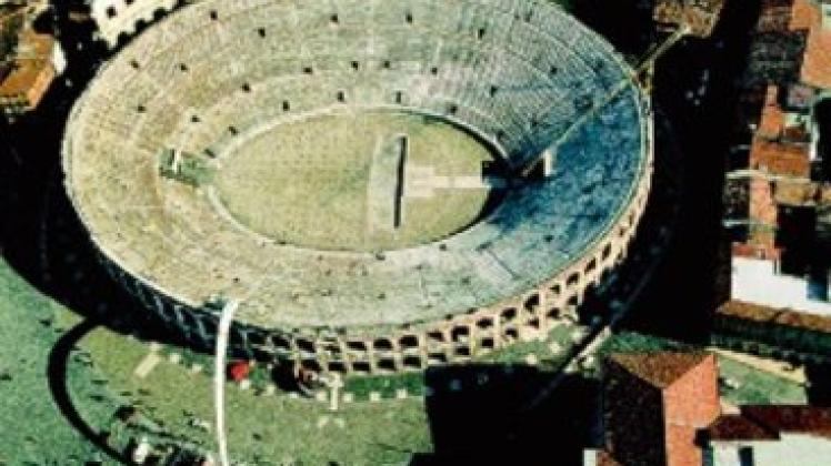 Herzstück von Verona ist das römische Amphitheater. In der Arena finden  im Sommer die berühmten Opernfestspiele  statt. Foto: ENIT