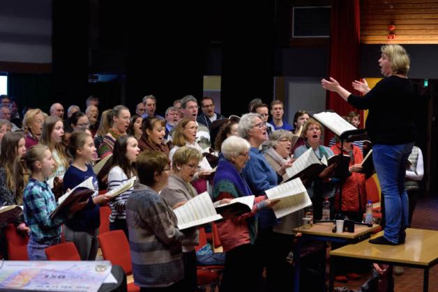 Fürs Jubiläum studieren die Chöre der Liedertafel mit Dirigentin Susanne Drdack die Carmina Burana ein. 