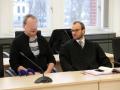 Auf der Anklagebank: Detlef N. wird von dem Rostocker Rechtsanwalt Dr. Helge Fruhriep verteidigt. 