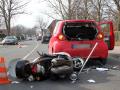 Roller rast in Dierkow ungebremst in Autoheck: Junge Fahrerin nach Unfall schwer verletzt