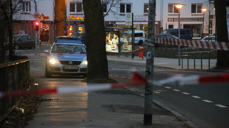  Schwerer sexueller Übergriff auf Rostocker Hundertmännerbrücke? Frau verstört aufgefunden - Ermittlungen wegen versuchter Vergewaltigung eingeleitet