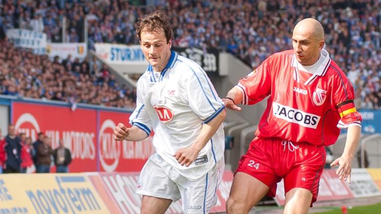 Duell der heutigen Trainer mit einem Sieg für Hansa: Im Mai 2001 bezwingt Rostock mit Christian Brand (links) den FC Energie und Vasile Miriuta (rechts) mit 1:0. Den Treffer erzielte übrigens René Rydlewicz-Gubanow, der aktuell Co-Trainer Energie ist.  