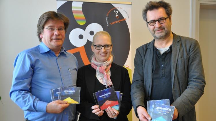 Freuen sich auf den Wettbewerb der Lesewürmer und die Hörspiel-Produktion (v. l.): Manfred Kneiper, Juliane Foth und Wolfgang Schmiedt.  