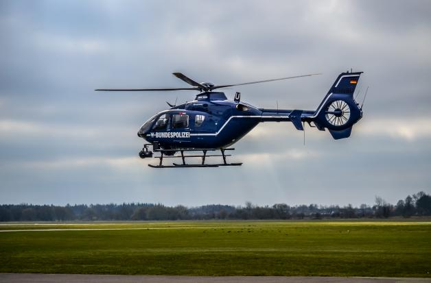 Ein Hubschrauber der Bundespolizeifliegerstaffel Fuhlendorf vom Typ EC 155 von Eurocopter.