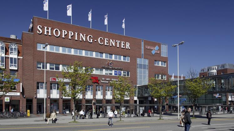 Im Kieler Einkaufszentrum Sophienhof ist es zu mehreren sexuell motivierten Straftaten durch rund zwei Dutzend Männer gekommen.