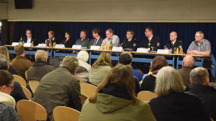 Das Publikum hatte viele Fragen an die zehn Stellvertreter auf dem Podium. 