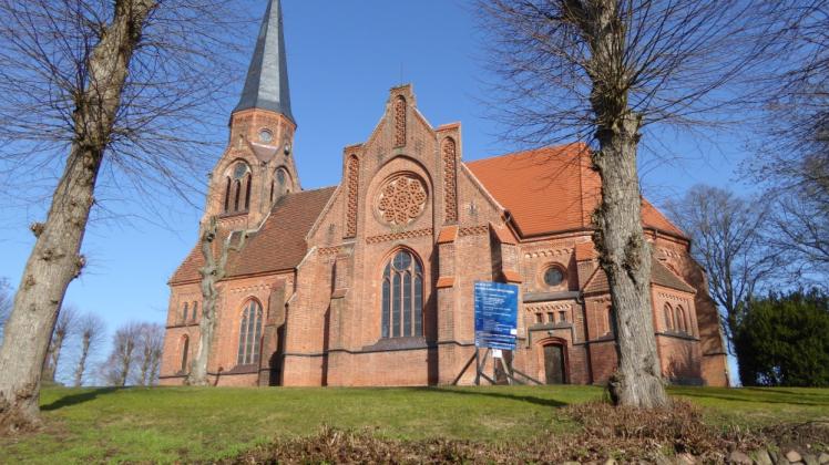 Schon im nächsten Monat sollen die Arbeiten an der Vellahner Kirche fortgesetzt werden.  Fotos: Thorsten Meier 