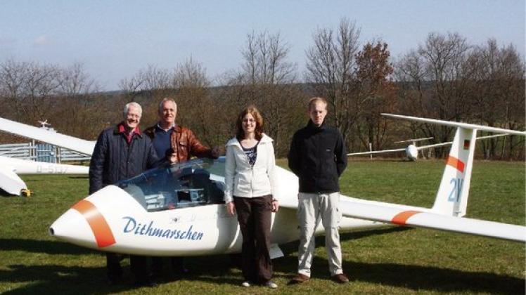 Neues Segelflugzeug auf den Namen "Dithmarschen" getauft