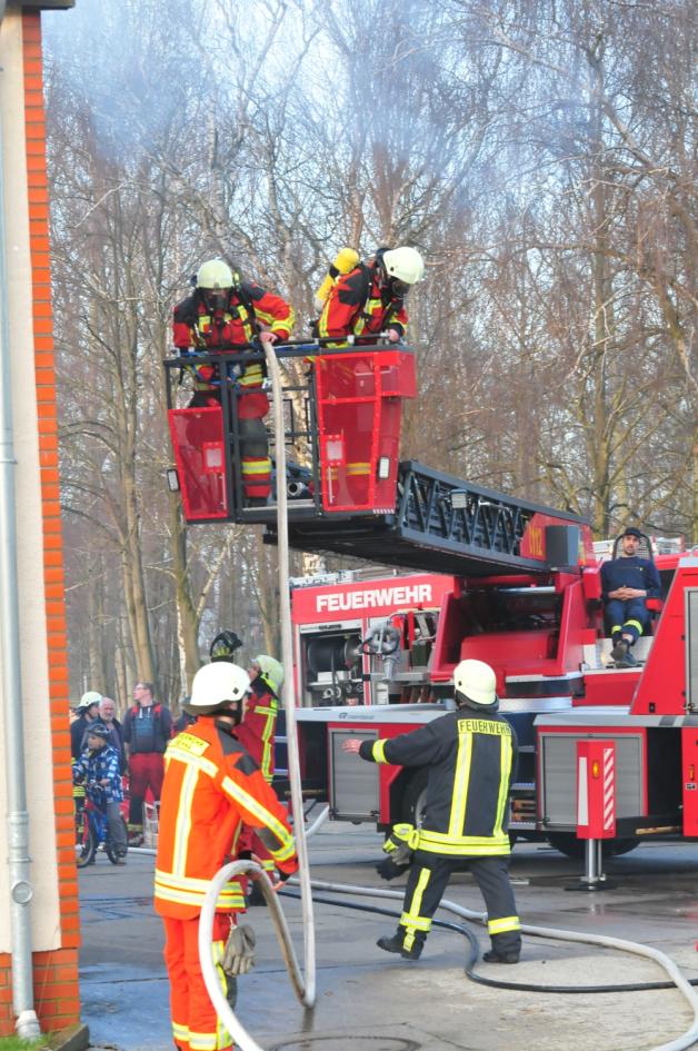 Keine Übung: In Rehna musste die Feuerwehr einen Brand am eigenen Gerätehaus löschen.  